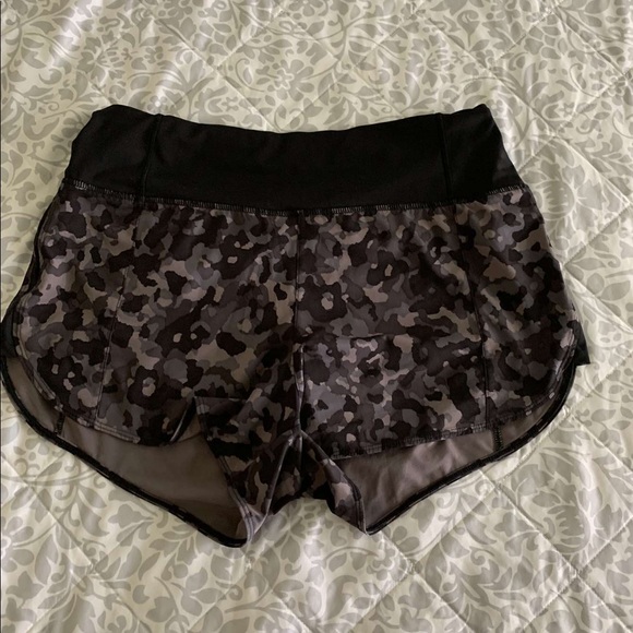 ‼️SOLD‼️ Athleta shorts - Picture 1 of 3